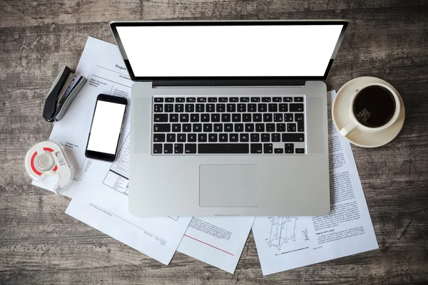 Vista superior del lugar de trabajo con ordenador portátil y documentos —  Fotos de Stock