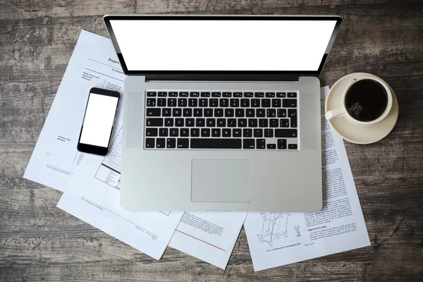 Ovansida av arbetsplats med laptop och dokument — Stockfoto