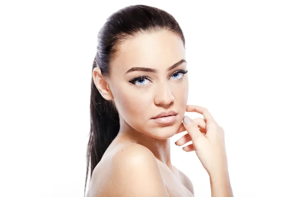 Retrato de estudio de mujer hermosa con piel limpia perfecta — Foto de Stock