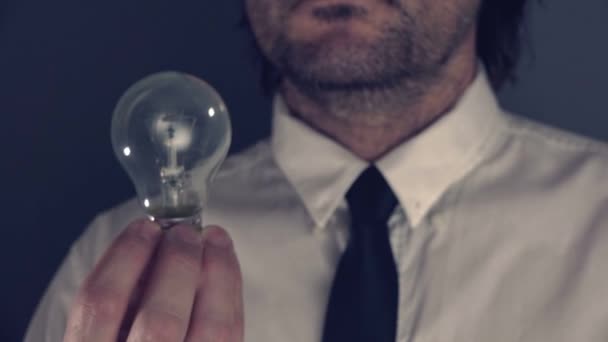 Businessman with light bulb shining — Stock Video