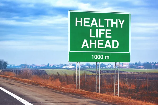 Healthy life ahead traffic sign at roadside — Stockfoto