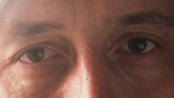 Close up footage of sad adult male eyes — Stock Video