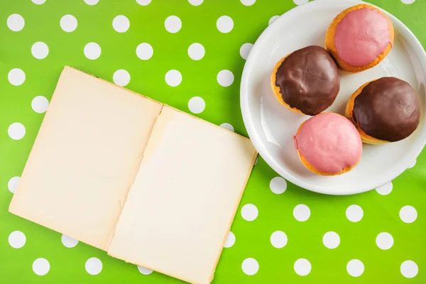 Cuaderno vintage con receta para deliciosos donuts caseros wi —  Fotos de Stock