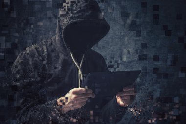 Pixelated tanınmaz kukuletalı siber suç