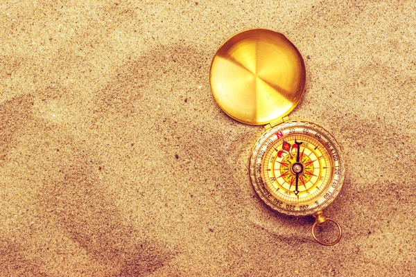 Top view of vintage compass in beach sand — Stock Photo, Image