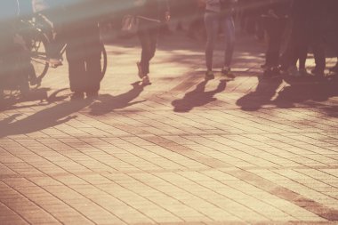 Gençler sokakta, görüntü defocussed görüntü