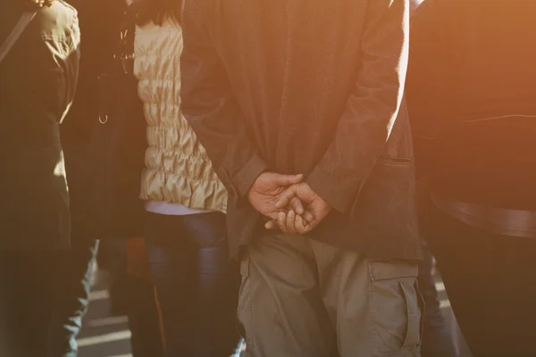 Des gens méconnaissables dans la rue lors d'une réunion politique — Photo