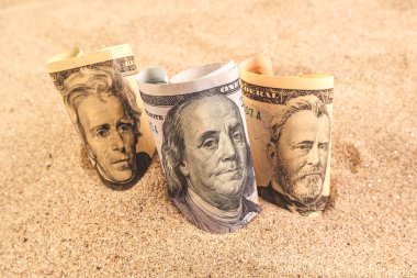 Doları banknot sıcak çöl kum