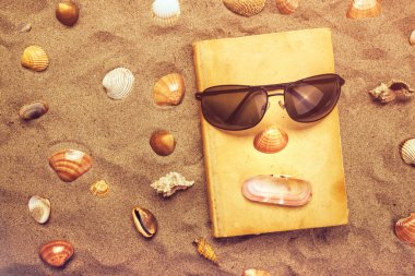 Yaz tatil plaj tatil favori eski kitap okumak