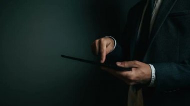 Farklı iş durumlarında, durmak devinim yetişkin iş adamı