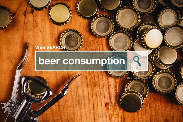 Consumo de cerveja - pesquisa na web — Fotografia de Stock