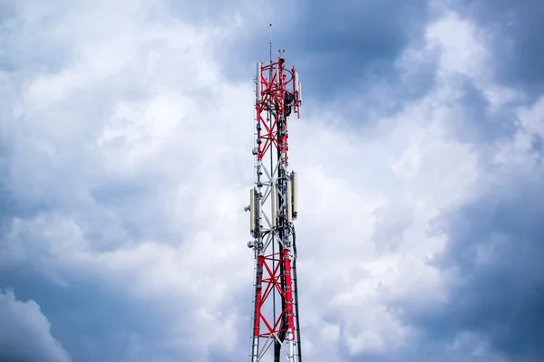 Mobilního telefonu sítě Gsm komunikační opakovač anténa — Stock fotografie