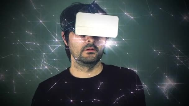 Άνθρωπος με 3d Vr γυαλιά απολαμβάνει εικονικής πραγματικότητας — Αρχείο Βίντεο