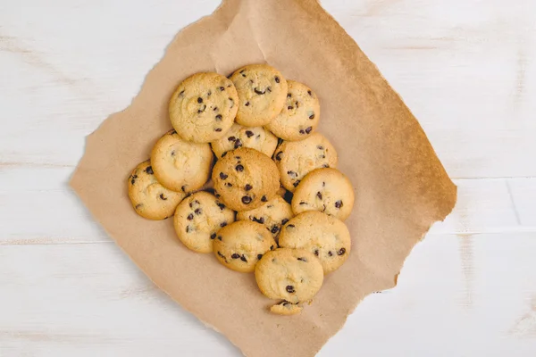 Högen av välsmakande hemlagad amerikanska chocolate chip cookies — Stockfoto