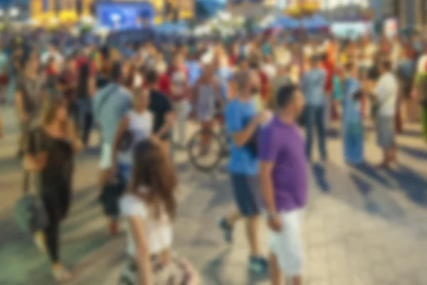 Blur street crowd in summer evening — Stock Photo, Image