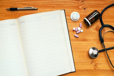 Doktor randevusu, pratisyen çalışma alanının Üstten Görünüm