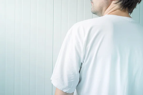 Man in wit overhemd van achter — Stockfoto