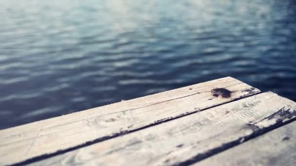 Bord de la jetée en bois 