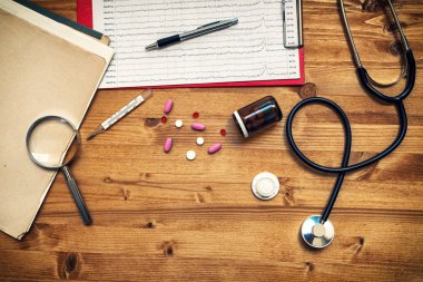 Doktor çalışma masası, genel pratisyen hekim çalışma alanı, en iyi 