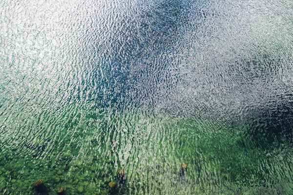 Vista aérea da superfície da água do lago — Fotografia de Stock