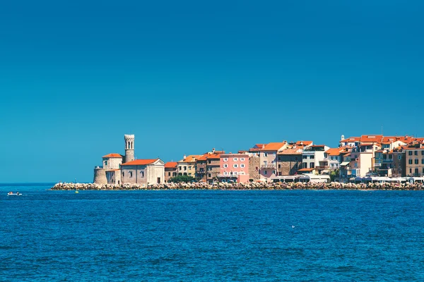 Città vecchia Pirano sulla costa adriatica slovena — Foto Stock