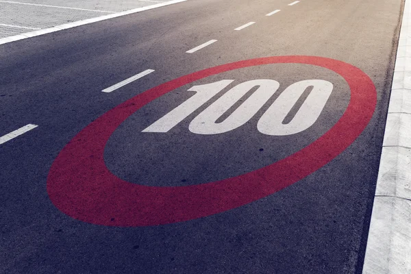 100 kmph or mph driving speed limit sign on highway — Stock Photo, Image