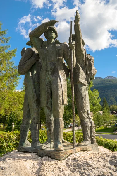 Cuatro hombres valientes de Bohinj - los primeros hombres en Triglav — Foto de Stock