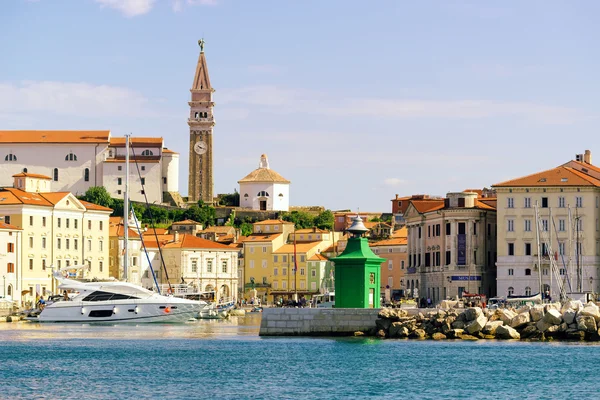 Piran Marina mit Fischerbooten — Stockfoto