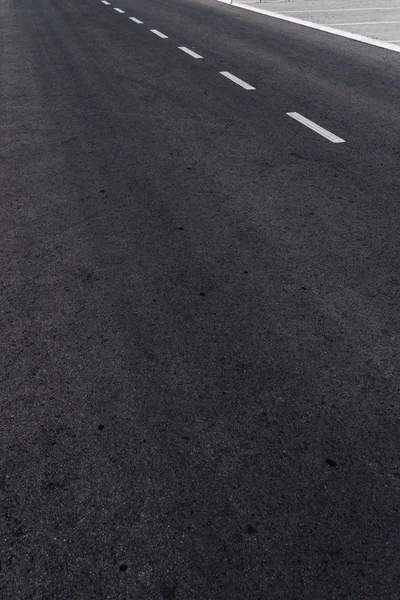 Estrada de asfalto vazia de duas vias — Fotografia de Stock