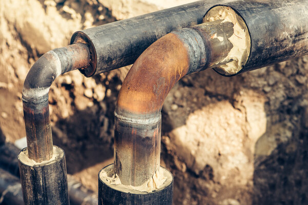 Maintenance of industrial pipes for heating water transport