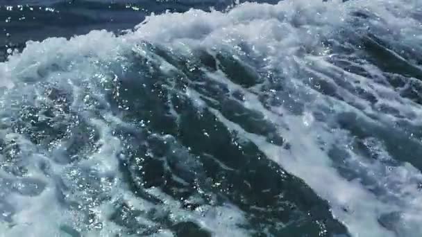 Meereswellen plätschern in Zeitlupe — Stockvideo