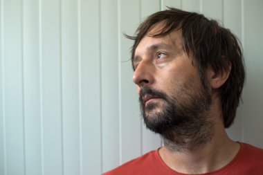 Profil portre od üzgün ve hayal kırıklığına adam