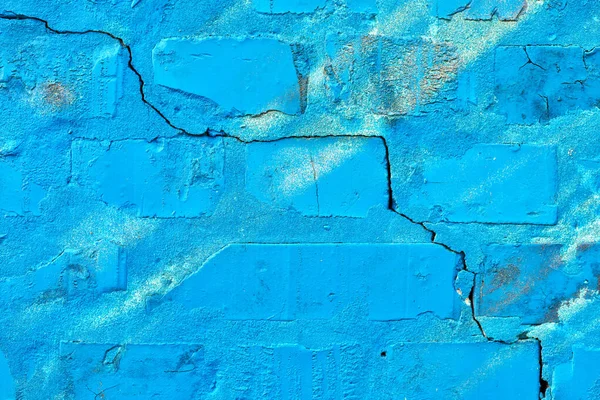 Prasklá Modrá Cihlová Zeď Pozadí Poškozený Povrch Fasády Domu — Stock fotografie
