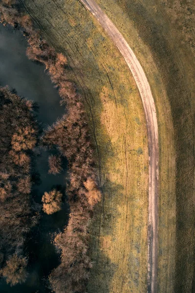 曲がりくねった道や湿地川のオックスボウの風景 ドローンのPovからのトップビューの空中ビュー セルビア ヴォイヴォディナのティサ川 Tisa — ストック写真