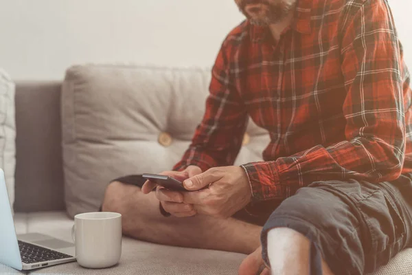 Man Using Mobile Phone While Working Home Sitting Living Room — Stock Photo, Image