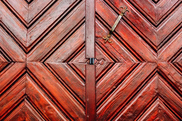 Rustikální Dřevěné Dveře Detail Jako Pozadí Ošlehaný Povrch Masivních Vstupních — Stock fotografie