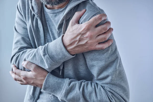 Dolor Las Articulaciones Del Hombro Hombre Con Dolor Severo Como — Foto de Stock