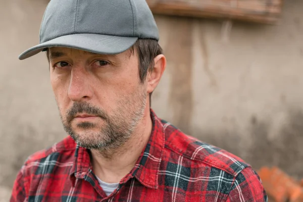 Retrato Aire Libre Granjero Adulto Con Gorra Béisbol Camisa Franela — Foto de Stock