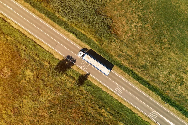 Gran Camión Semirremolque Transporte Mercancías Carretera Vista Aérea Arriba Hacia —  Fotos de Stock
