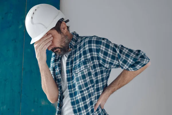 Unavený Ustaraný Stavební Inženýr Cítí Vyčerpaný Zklamaný — Stock fotografie