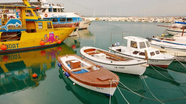 クリケベニカ クロアチア 2021年7月26日 クリケベニカのマリーナのボートがドックに係留されました — ストック写真