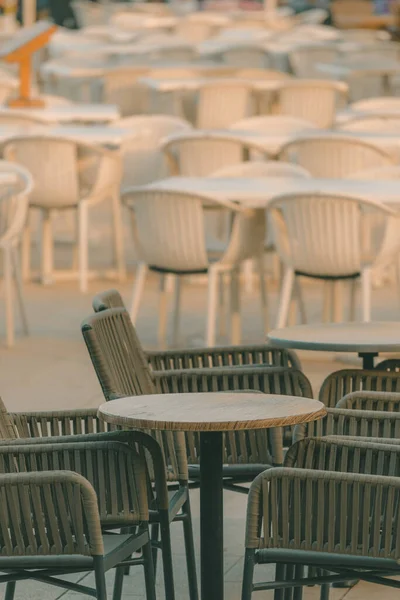 Chaises Tables Vides Dans Café Pendant Les Pandémies Covid Ville — Photo