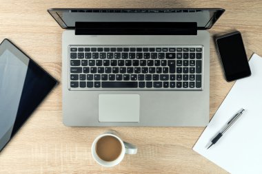 Ofis Masaları gadget'lar ile top