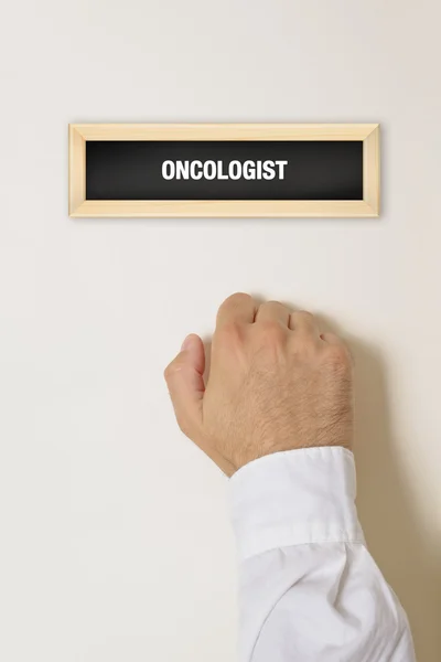 Male patient knocking on Oncologist door — Stock Photo, Image