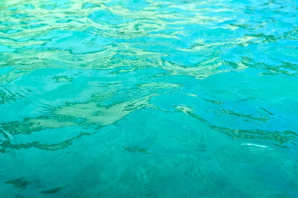 Agua azul clara como fondo — Foto de Stock