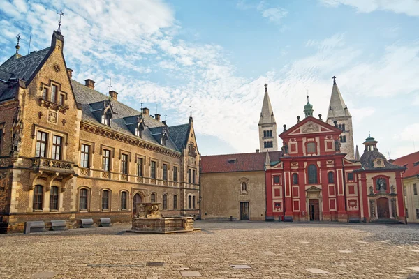 Η πλατεία του Αγίου Γεωργίου με βασιλική στην Πράγα — Φωτογραφία Αρχείου