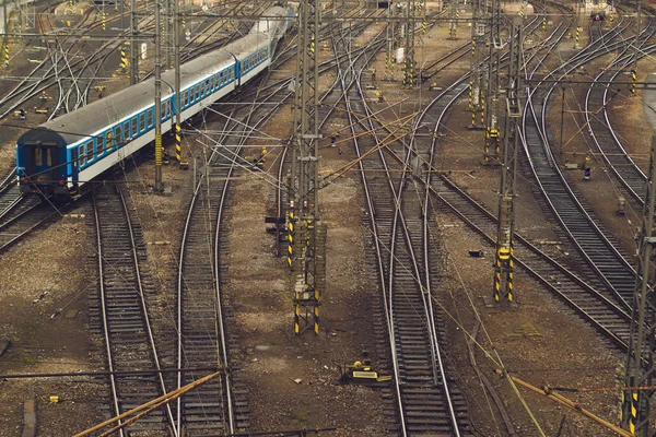 Comboio a chegar à estação — Fotografia de Stock