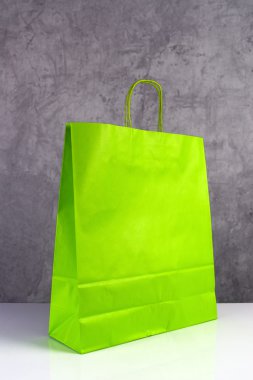 yeşil kağıt alışveriş çantası