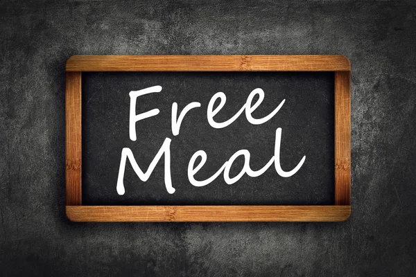 餐厅的石板黑板上的免费餐标题 — 图库照片