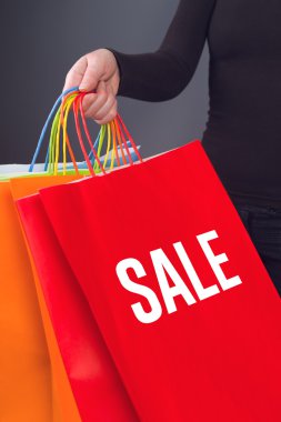 Satılık kırmızı alışveriş çantası üzerinde yazdırılan başlık